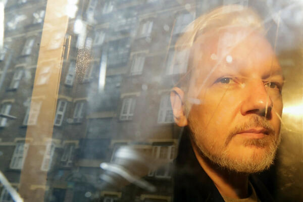 Asanžov otac: Džulijan trpi torturu u zatvoru