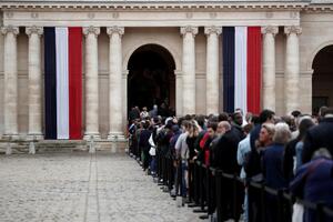 Francuzi odaju poštu Žaku Širaku