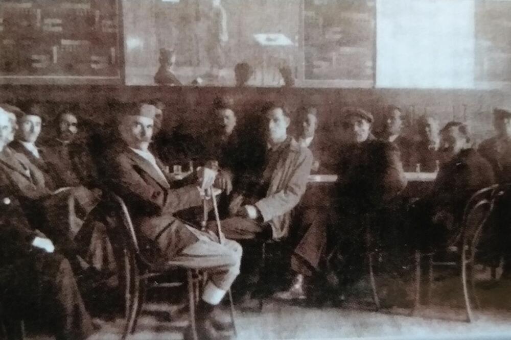 Kafana - epicentar zbivanja, Foto: “Stare nikšićke kafane i hoteli”