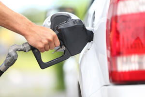 Benzin i eurodizel skuplji pet centi