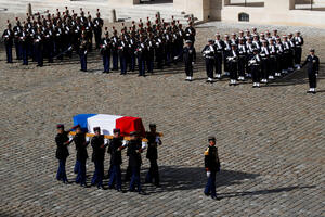 Francuska se oprostila od Širaka uz vojne počasti