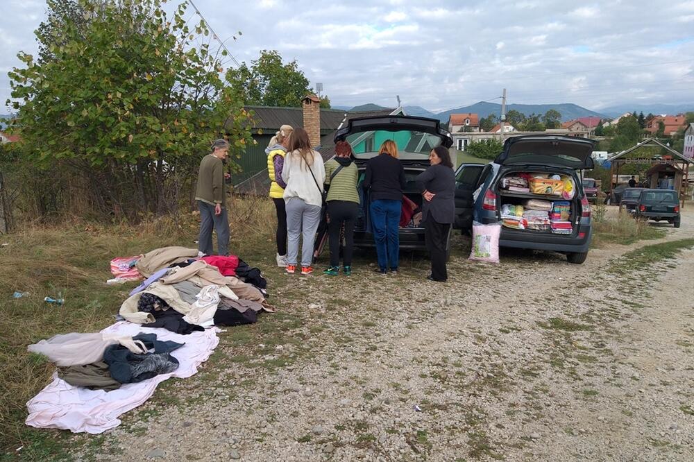 Robu izložili ispred pazarišta, Foto: Svetlana Mandić