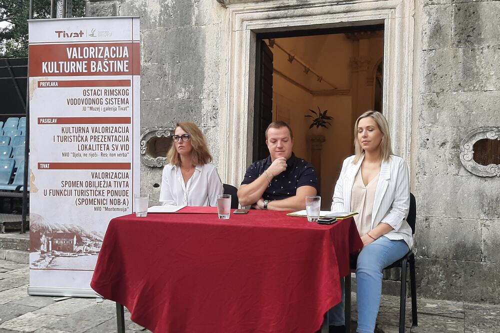 Sa potpisivanja ugovora, Foto: Siniša Luković