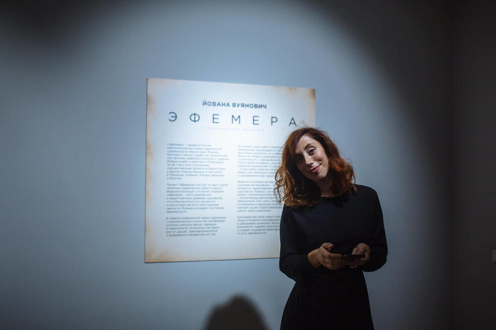 Jovana Vujanović sa otvaranja izložbe u Sibiru, Foto: Privatna arhiva