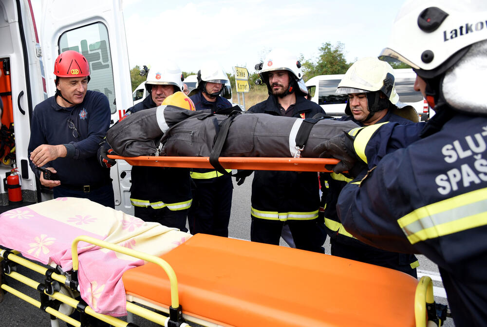 Tema terenske vježbe NICS MONTENEGRO 2019, koja se od 1. do 4. oktobra sprovodi u Podgorici i Danilovgradu, je gašenje požara na otvorenom prostoru i testiranje najsavremenijih informacionih tehnologija za koordiniranje i rukovođenje u zaštiti i spašavanju. Pored predstavnika NATO-a, u vježbi učestvuju timovi iz Sjeverne Makedonije, Hrvatske, Bosne i Hercegovine i Crne Gore, kao domaćina vježbe.