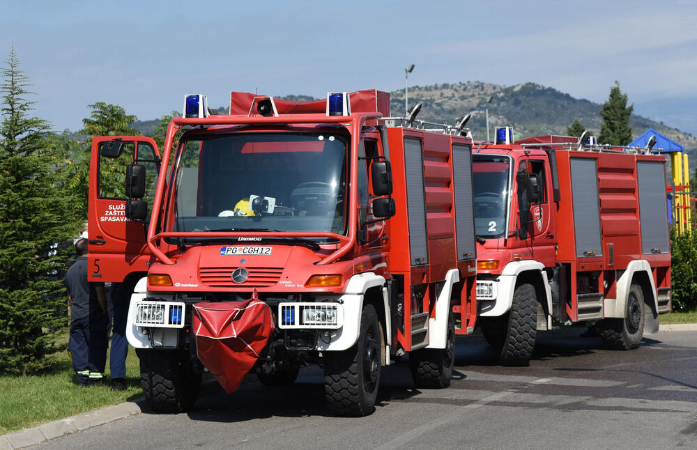 Tema terenske vježbe NICS MONTENEGRO 2019, koja se od 1. do 4. oktobra sprovodi u Podgorici i Danilovgradu, je gašenje požara na otvorenom prostoru i testiranje najsavremenijih informacionih tehnologija za koordiniranje i rukovođenje u zaštiti i spašavanju. Pored predstavnika NATO-a, u vježbi učestvuju timovi iz Sjeverne Makedonije, Hrvatske, Bosne i Hercegovine i Crne Gore, kao domaćina vježbe.