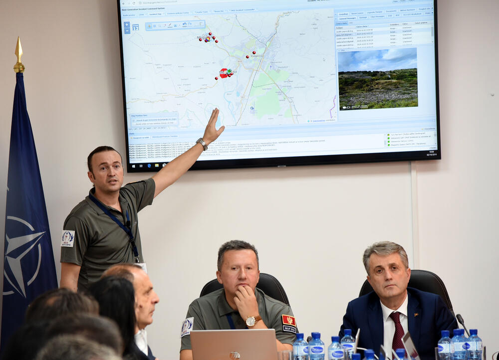 Tema terenske vježbe NICS MONTENEGRO 2019, koja se od 1. do 4. oktobra sprovodi u Podgorici i Danilovgradu, je gašenje požara na otvorenom prostoru i testiranje najsavremenijih informacionih tehnologija za koordiniranje i rukovođenje u zaštiti i spašavanju. Pored predstavnika NATO-a, u vježbi učestvuju timovi iz Sjeverne Makedonije, Hrvatske, Bosne i Hercegovine i Crne Gore, kao domaćina vježbe.