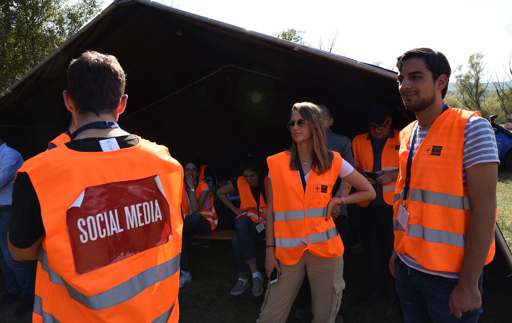 Tema terenske vježbe NICS MONTENEGRO 2019, koja se od 1. do 4. oktobra sprovodi u Podgorici i Danilovgradu, je gašenje požara na otvorenom prostoru i testiranje najsavremenijih informacionih tehnologija za koordiniranje i rukovođenje u zaštiti i spašavanju. Pored predstavnika NATO-a, u vježbi učestvuju timovi iz Sjeverne Makedonije, Hrvatske, Bosne i Hercegovine i Crne Gore, kao domaćina vježbe.