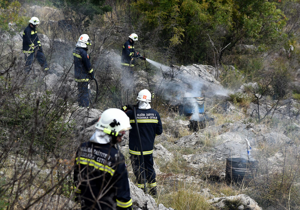 Tema terenske vježbe NICS MONTENEGRO 2019, koja se od 1. do 4. oktobra sprovodi u Podgorici i Danilovgradu, je gašenje požara na otvorenom prostoru i testiranje najsavremenijih informacionih tehnologija za koordiniranje i rukovođenje u zaštiti i spašavanju. Pored predstavnika NATO-a, u vježbi učestvuju timovi iz Sjeverne Makedonije, Hrvatske, Bosne i Hercegovine i Crne Gore, kao domaćina vježbe.