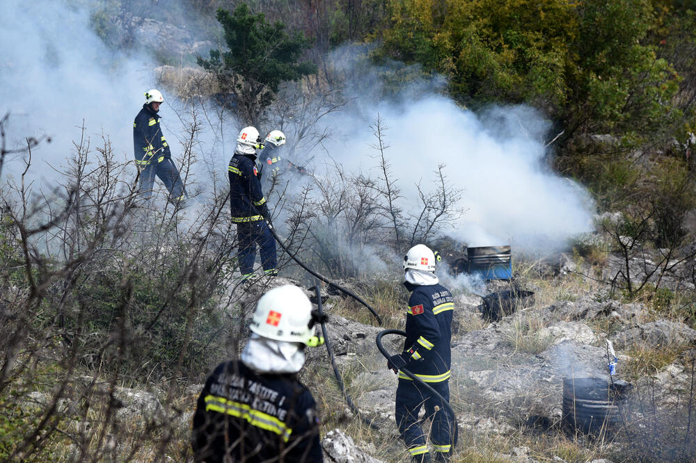 Tema terenske vježbe NICS MONTENEGRO 2019, koja se od 1. do 4. oktobra sprovodi u Podgorici i Danilovgradu, je gašenje požara na otvorenom prostoru i testiranje najsavremenijih informacionih tehnologija za koordiniranje i rukovođenje u zaštiti i spašavanju. Pored predstavnika NATO-a, u vježbi učestvuju timovi iz Sjeverne Makedonije, Hrvatske, Bosne i Hercegovine i Crne Gore, kao domaćina vježbe.