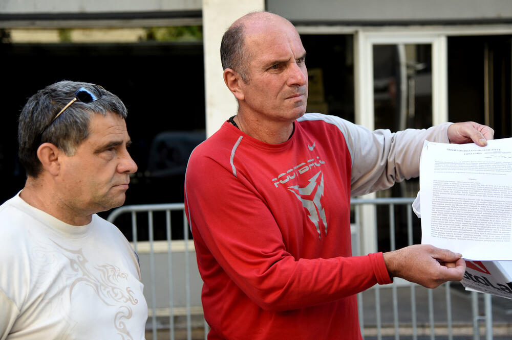 Spovedite istragu: Bivši radnici Željezare, Foto: Luka Zeković