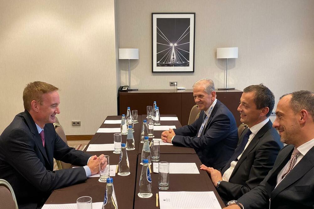 Detalj sa jednog od sastanaka, Foto: Ministarstvo odbrane