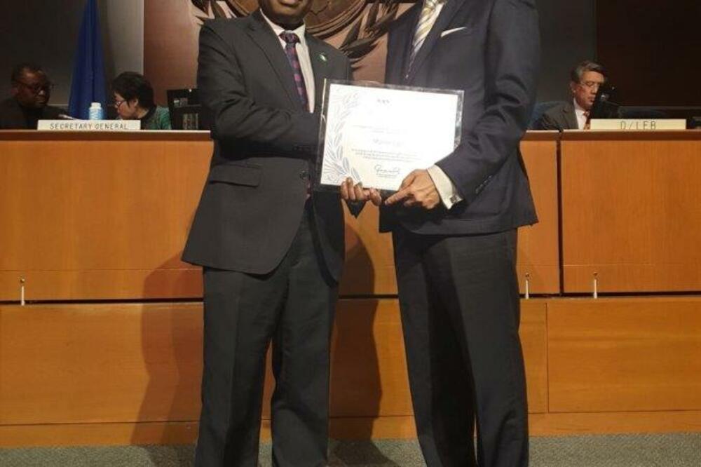 Predsjednik Savjeta ICAO Olumuyiwa Benard Aliu i direktor ACV Dragan Đurović, Foto: ACV