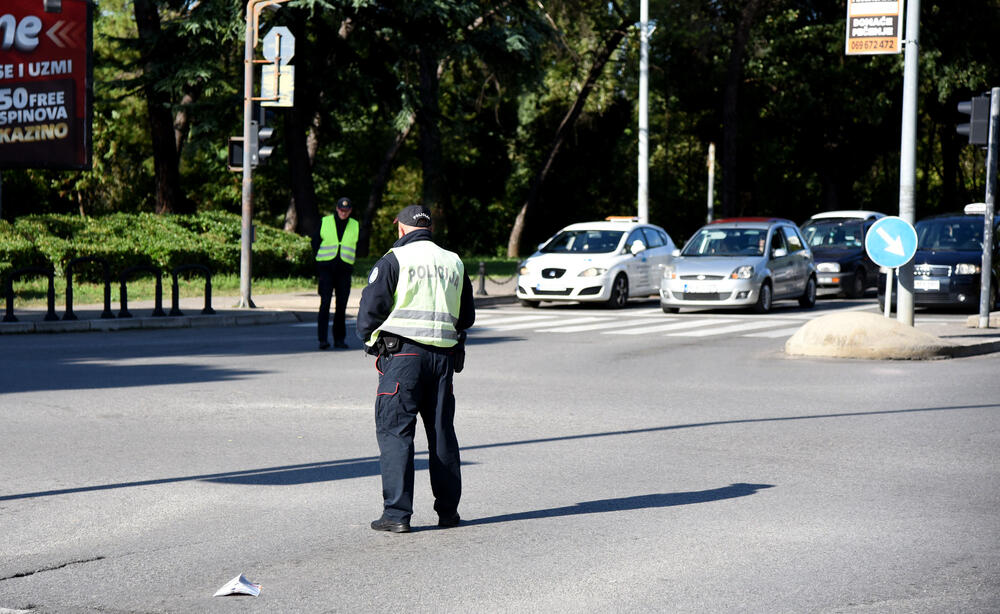 Državni sekretar Sjedinjenih Američkih Država Majk Pompeo doputovao je u prvu zvaničnu posjetu Crnoj Gori. Pompea prate velike mjere obezbjeđenja, pri čemu su blokirane sve bočne ulice koje vode od aerodroma u Podgorici do Vile Gorica, gdje će se održati razgovori sa crnogorskim zvaničnicima.
