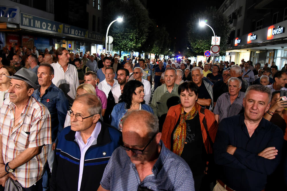 Sa protesta ispred Tužilaštva, Foto: Boris Pejović