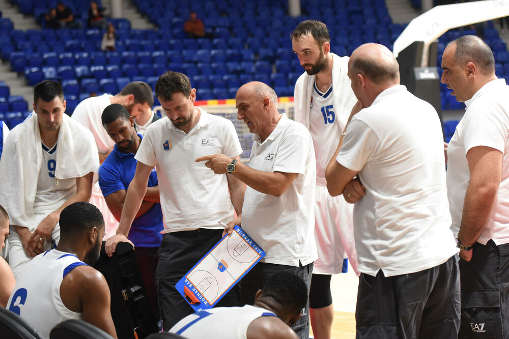 Iskušenje na startu: Košarkaši Mornara, Foto: Savo Prelević