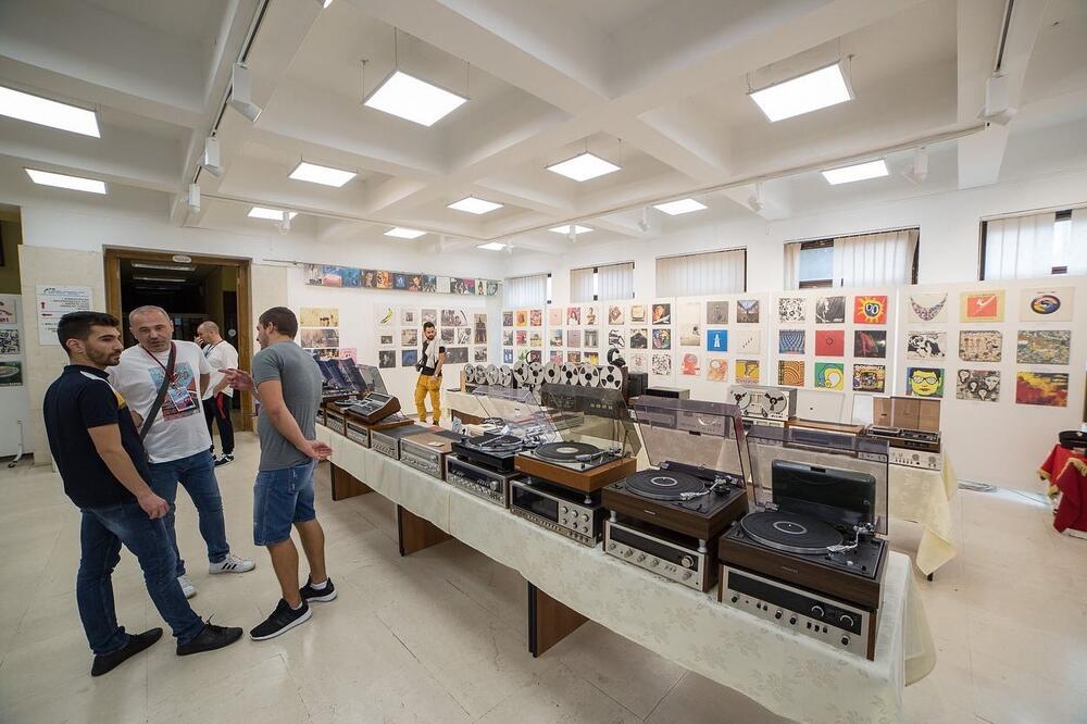 Cijena rijetko prepreka za prave kolekcionare: Sa prošlogodišnjeg Sajma audio uređaja i nosača zvuka, Foto: Privatna arhiva