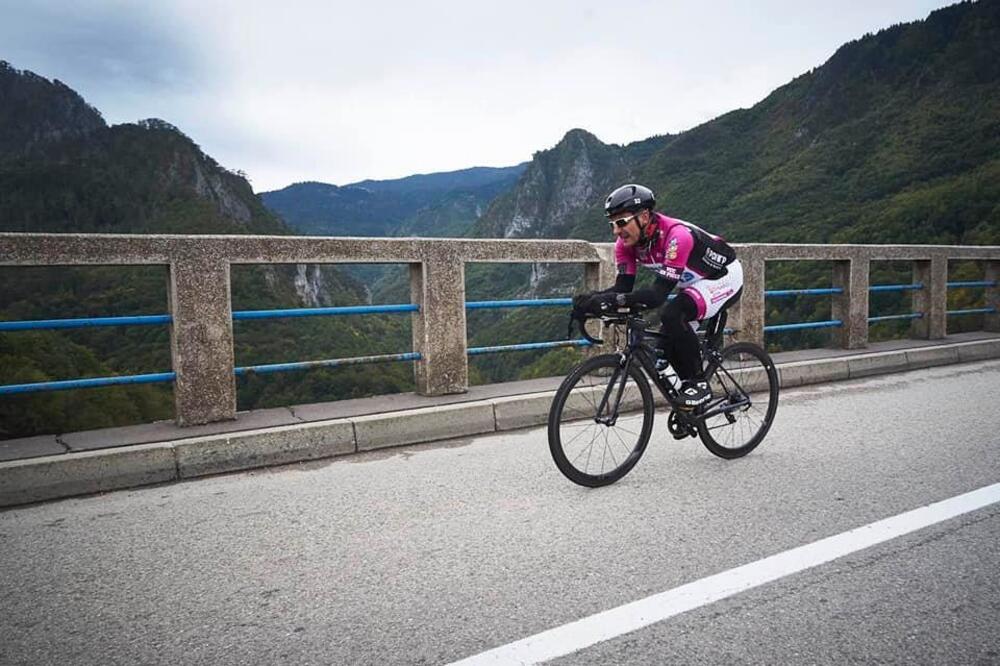 Tokom biciklističke vožnje prešli i preko kanjona Tare, Foto: Facebook.com/blacklakextri