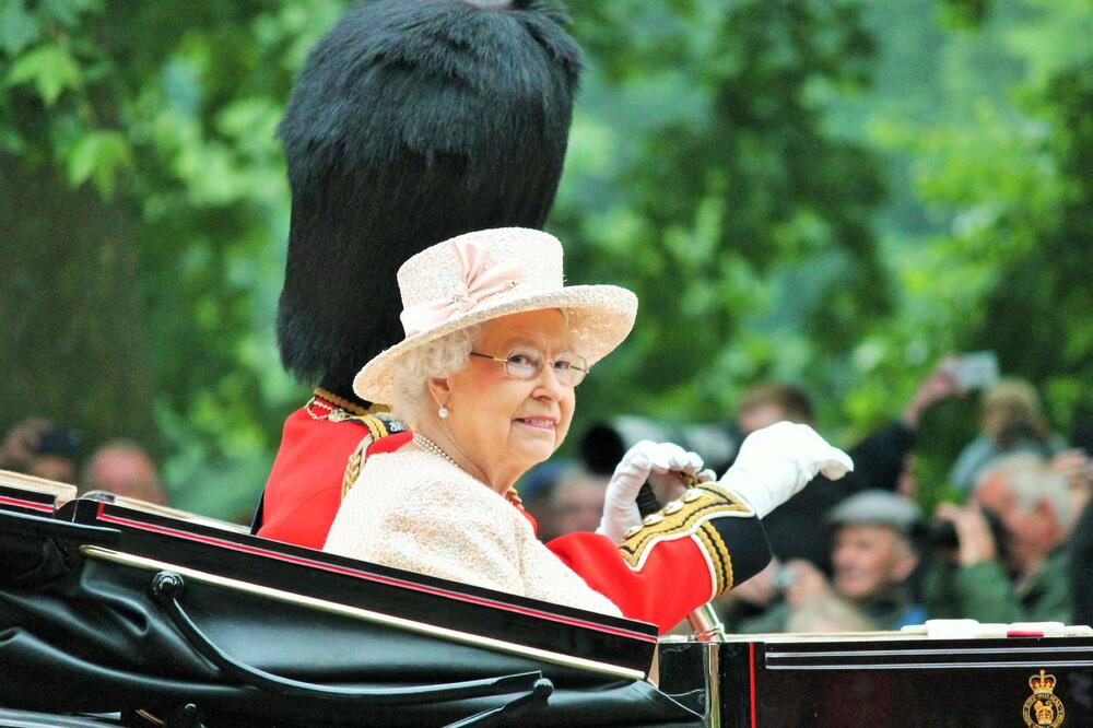 Kraljica Elizabeta u kočiji, Foto: Shutterstock