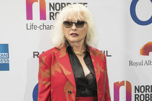 Debi Hari: Muzička industrija je poput ludnice