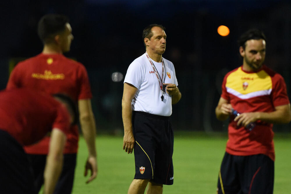 Faruk Hadžibegić želi ozbiljnost, Foto: Savo Prelević