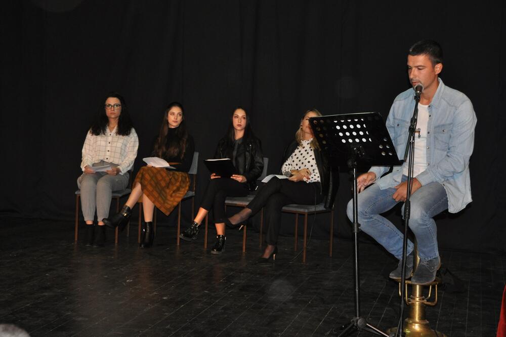 Sa muzičko-poetske večeri u Nikšiću, Foto: Privatna arhiva