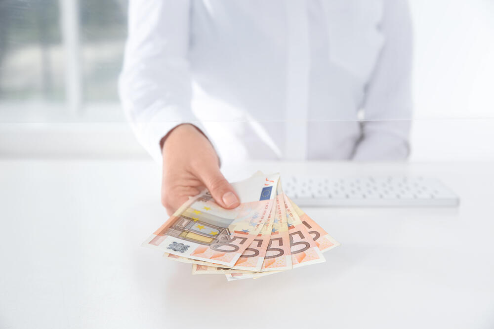 Odobreni gotovinski - nenamjenski krediti stanovništvu iznose 678,5 miliona eura (ilustracija), Foto: Shutterstock