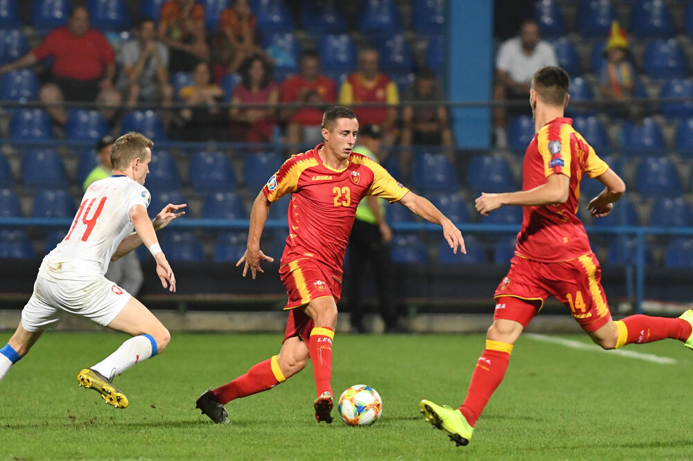 Adam Marušić u meču protiv Češke pod Goricom, Foto: Savo Prelević