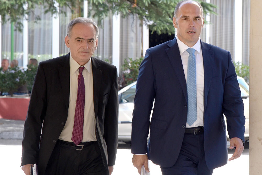 Predstavnici Centralne banke: Juče ispred UBCG, Foto: Zoran Đurić