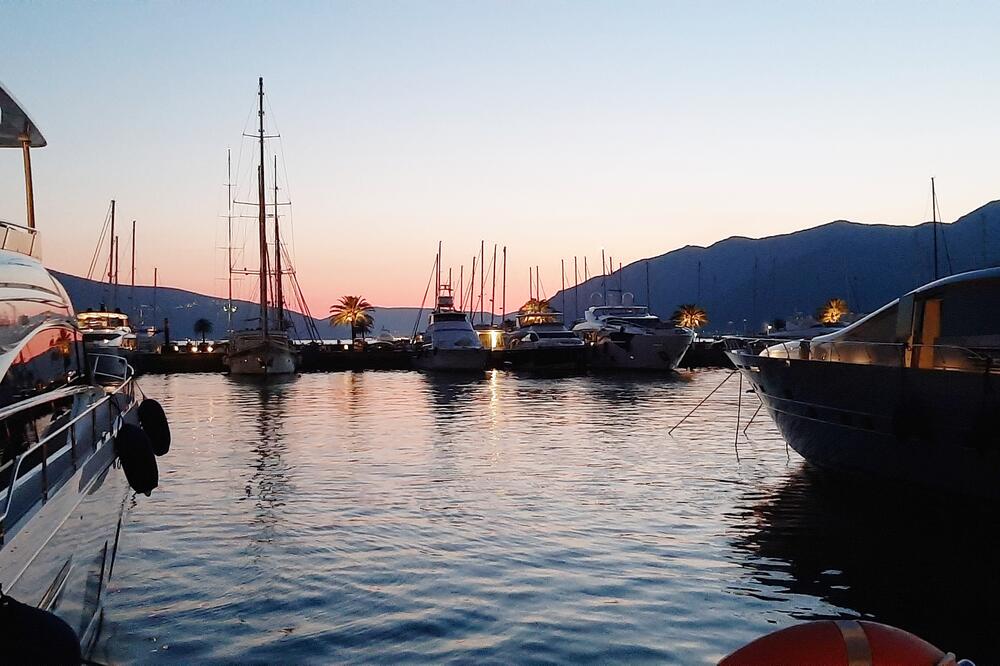 Propala obnova signalizacije: Detalj iz Tivta, Foto: Siniša Luković