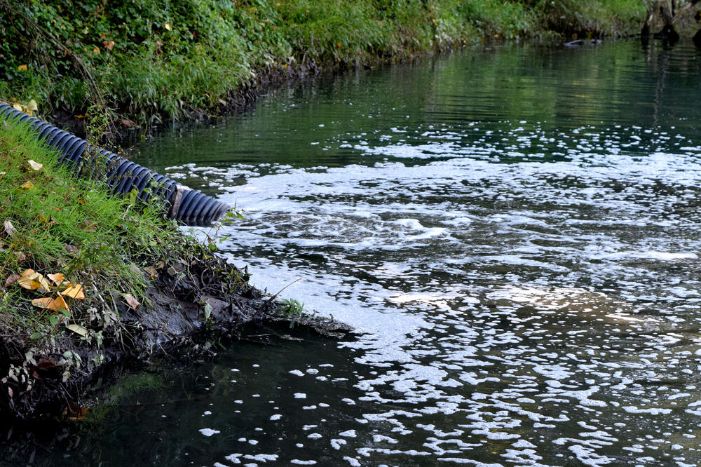 Otpad ispuštaju direktno u Zetu, Foto: Luka Zeković