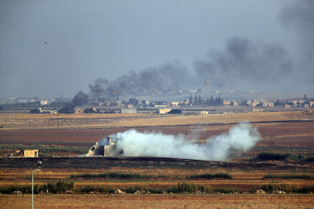 Dim na granici Turske i Sirije, Foto: Lefteris Pitarakis/AP