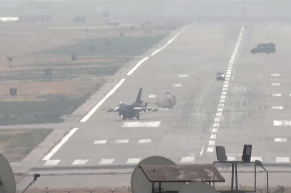 Turski avioni po povratku u vojnu bazu Dijarbarkir, Foto: Reuters