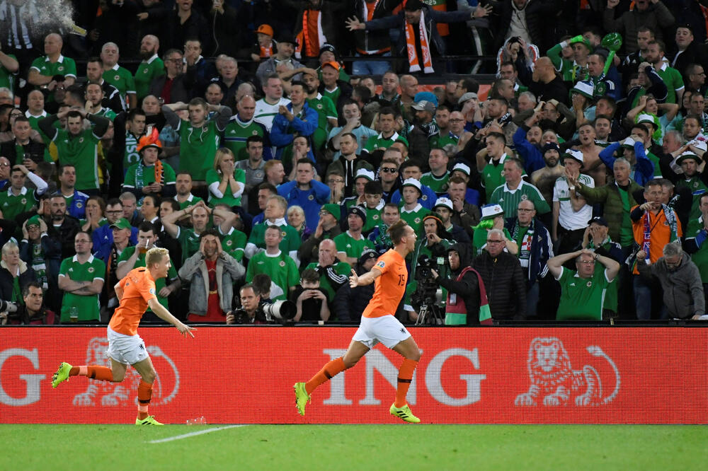 Memfis Depaj slavi gol protiv Sjeverne Irske, Foto: Reuters