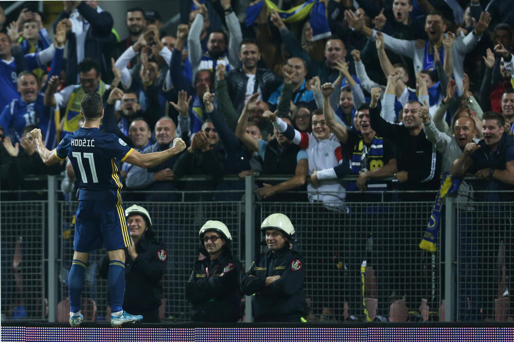 Hodžić slavi gol protiv Finske, Foto: Reuters
