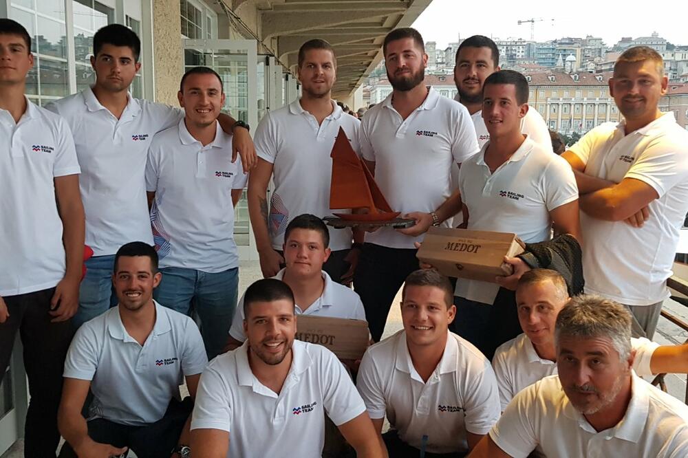 Crnogorska posada, Foto: Nina Vujačić