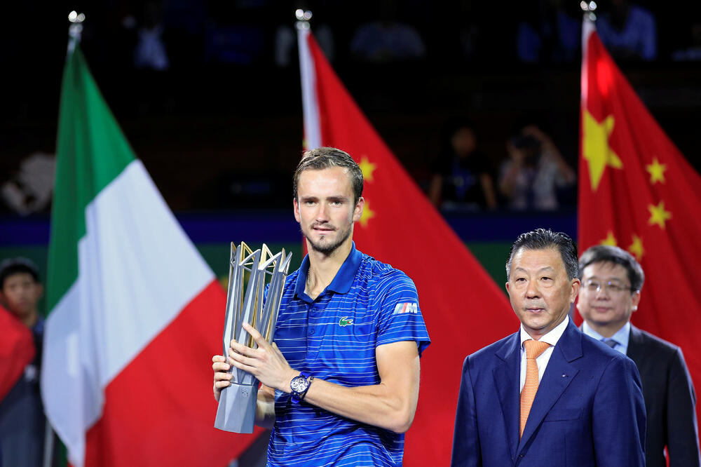 Medvedev sa peharom, Foto: Reuters