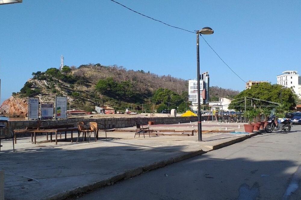 Uklanjanje objekata u Sutomoru, Foto: Morsko dobro