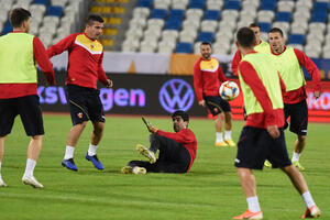 Foto priča: Pogledajte trening crnogorskih fudbalera na stadionu...