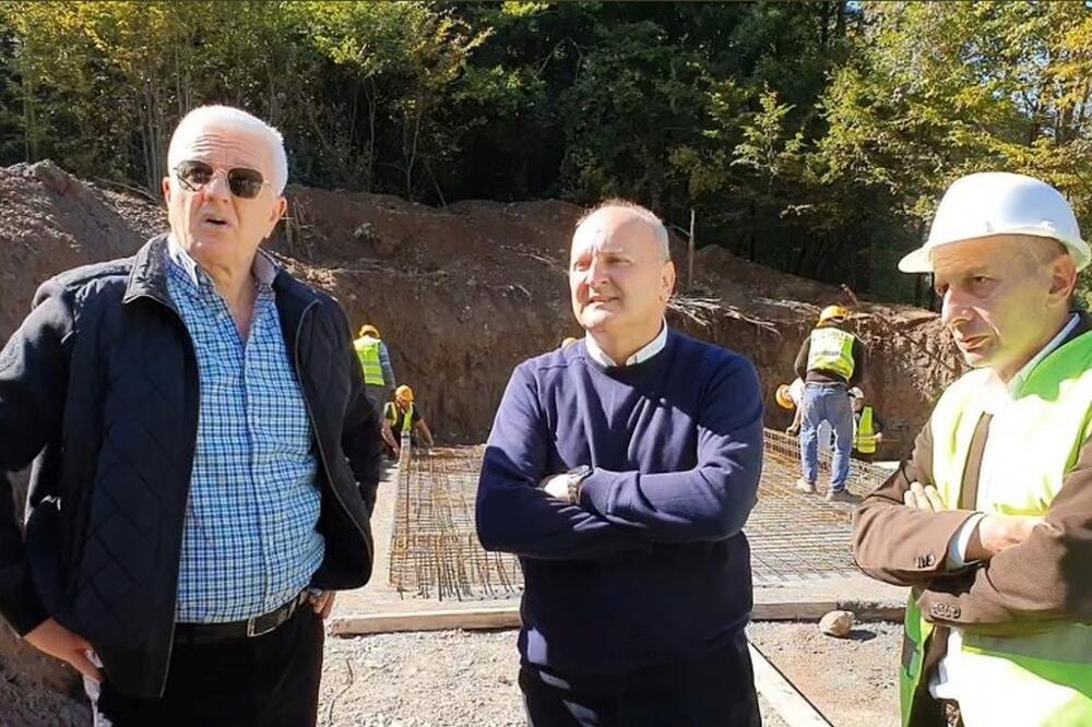 Marković (lijevo) tokom posjete Bijelom Polju, Foto: Vlada Crne Gore