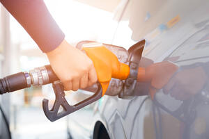 Benzin jeftiniji tri centa