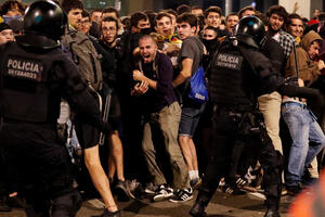 Barselona: 170 povrijeđenih u okršaju policije i demonstranata kod...