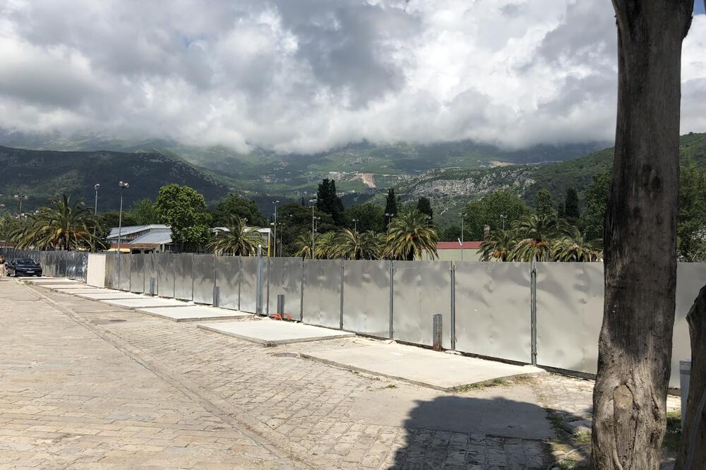 90 hiljada eura iznosi dug na ime poreza na nepokretnost, zbog čega je Uprava lokalnih javnih prihoda Opštine uputila urgentan zahtjev Centralnoj banci za naplatu duga, Foto: Vuk Lajović