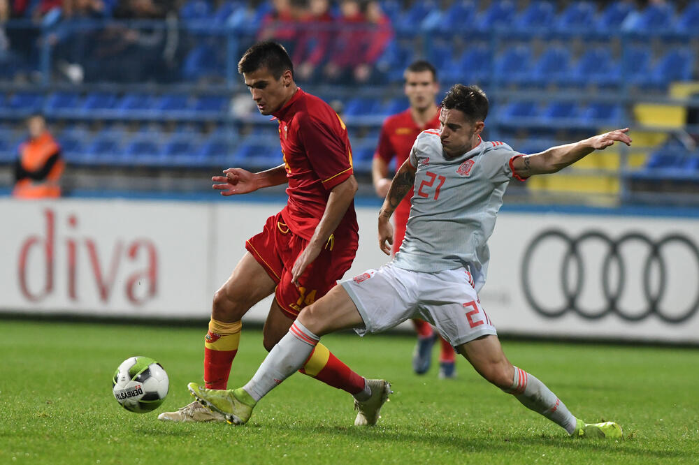 Eraković u duelu sa Losanom, Foto: Savo Prelević