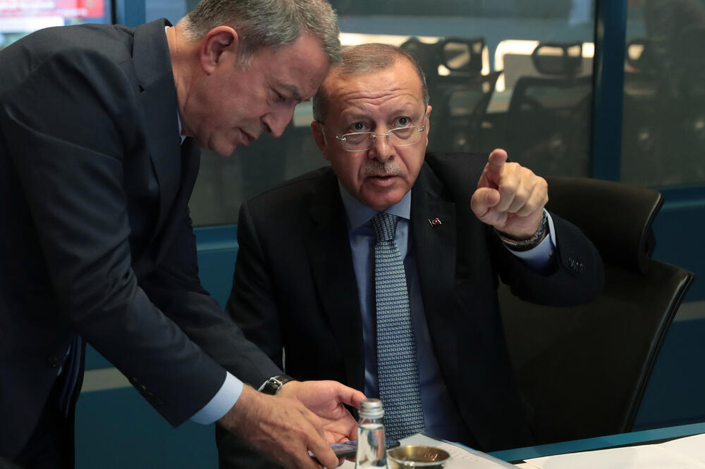 Erdogan sa turskm ministrom odbrane, Foto: Reuters
