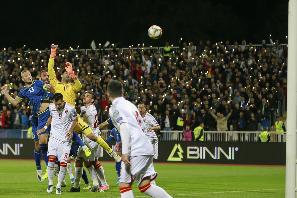 Povrijeđeni Petković je pogrešno procijenio let lopte kod prvog gola Kosova, Foto: Visar Kryeziu