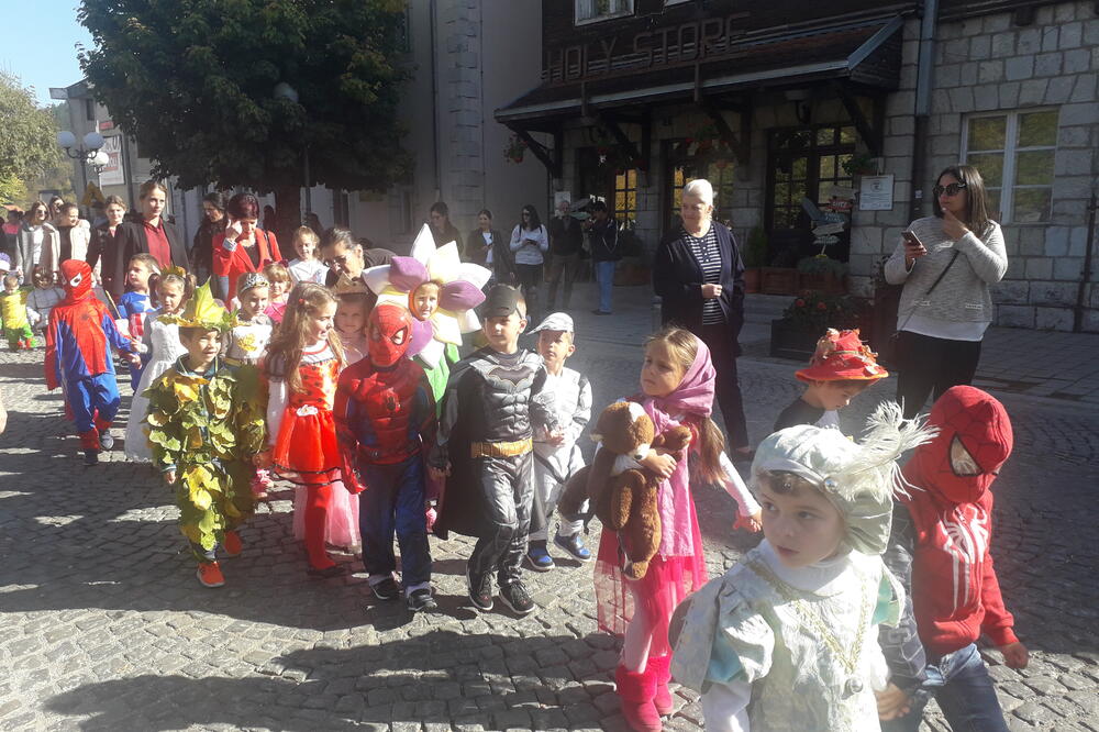 Sa maskenbala, Foto: Dragana Šećpanović