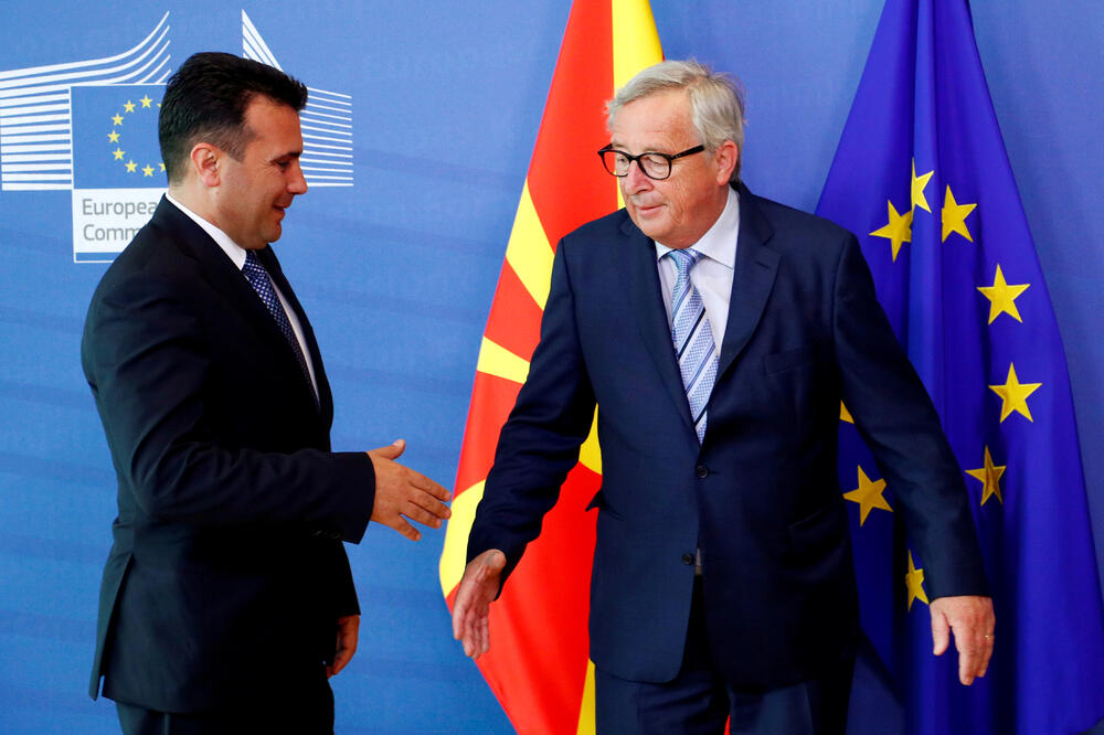 Premijer Sjeverne Makedonije sa šefom EK u junu u Briselu, Foto: Reuters