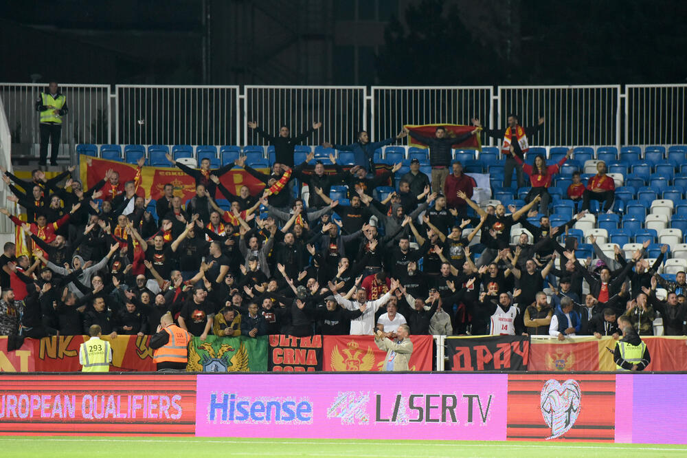 Navijači Crne Gore na stadionu u Prištini, Foto: Savo Prelević
