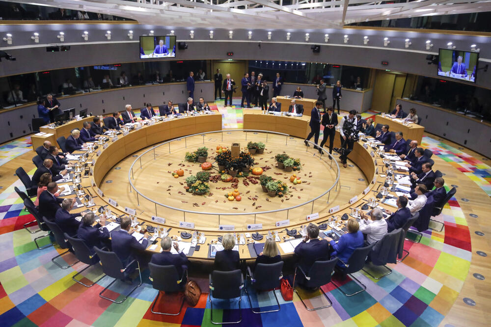 Lideri EU na danas održanom okruglom stolu, Foto: Olivier Matthys/AP